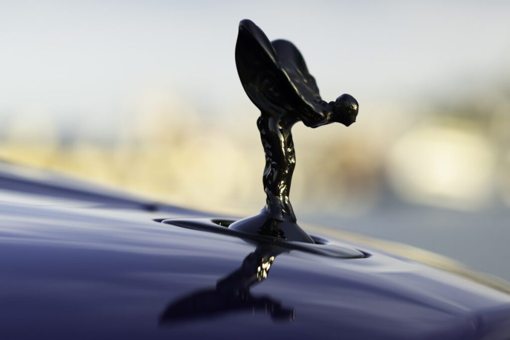 究極のラグジュアリーSUV5選　ブラックバッジカリナン　スピリットオブエクスタシー