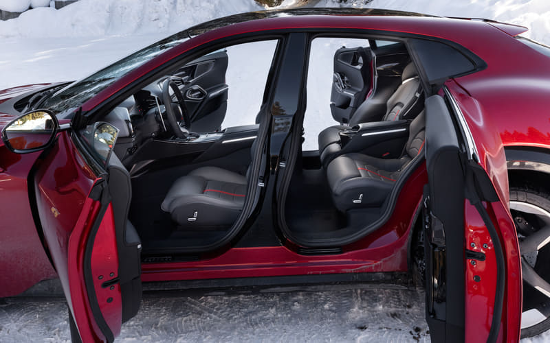 究極のラグジュアリーSUV5選　プロサングエ　インテリア