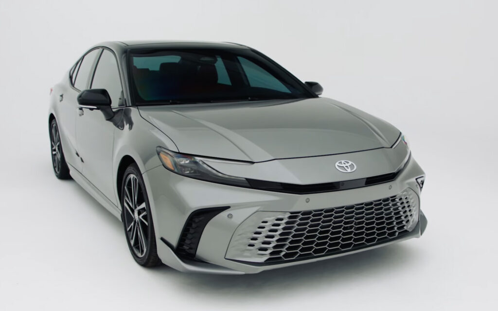 セダンのベンチマーク　カムリ