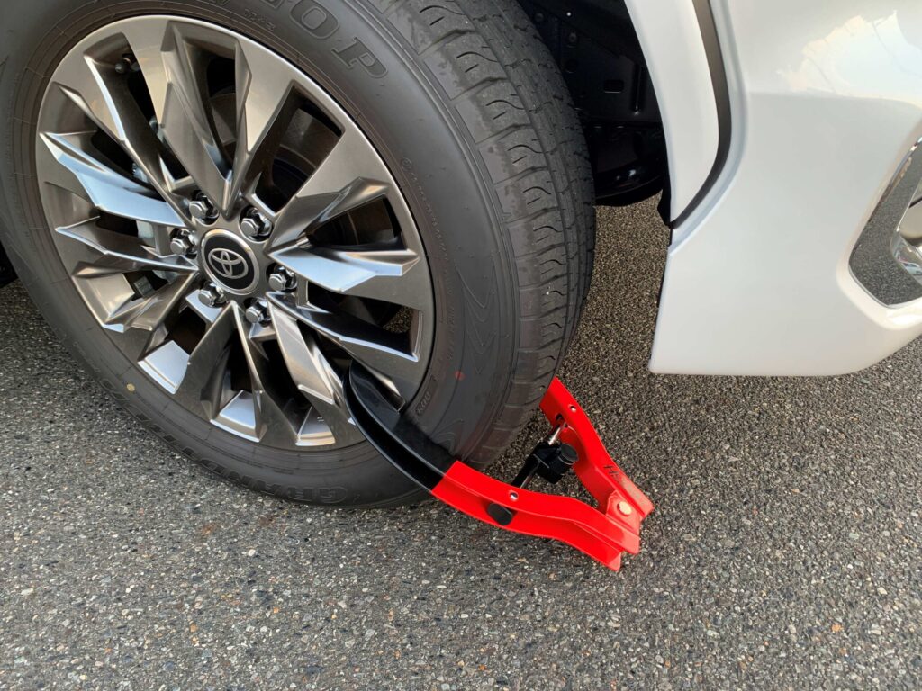 自動車盗難対策グッズ5選　タイヤロック