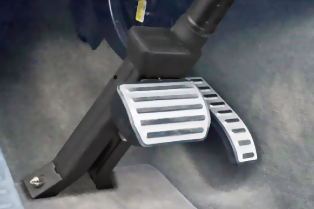 自動車盗難対策グッズ5選　ペダルロック