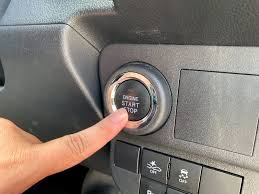 セルフ式ガソリンスタンドでのNG行動8選　エンジンをかけたままの給油